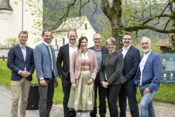 Die Projektbeteiligten: Ekkehard Wimmer, Georg Kittenrainer (Bürgermeister Bayrischzell), Rainer Fankhauser (Bürgermeister Thiersee), Stephanie Hintermayr (Tourist-Info Bayrischzell), Stefan Deingruber (Bürgermeister Fischbachau), Sabine Mayr (TVB Kufsteinerland), Christoph Schneider (Präsident Euregio Inntal) und Georg Hörhager (TVB Kufsteinerland).