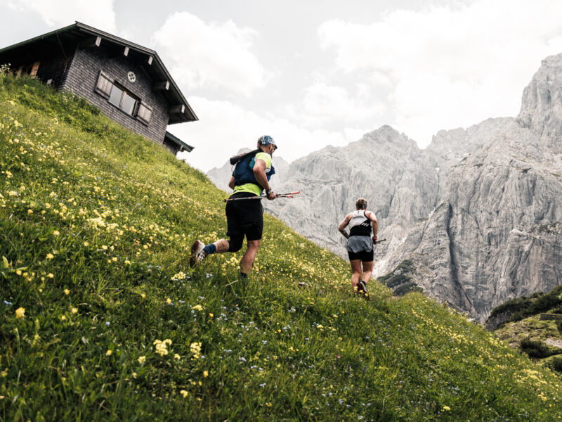 Trailrunner beim 53. Ebbser Koasamarsch