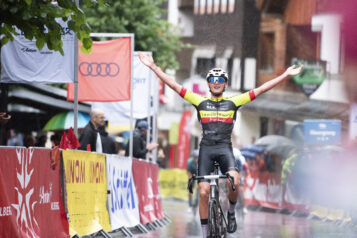 Der Steirer Moran Vermeulen, Team Vorarlberg, holte sich den Sieg beim 10. Radkriterium des ARLBERG Giro 2023 