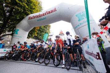 Bereits um 7:30 Uhr fiel der Startschuss  für Marathon- und Seenrunde am Oberen Stadtplatz in Kufstein.