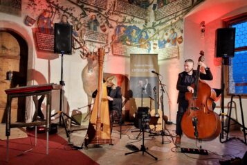 Katrin & Werner Unterlercher spielen ein 90 minütiges Programm in den historischen Gemäuern