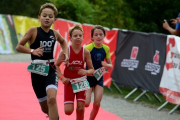 Kleine Sportler*innen ganz groß: Am Vormittag geht der Kindertriathlon über die Bühne.