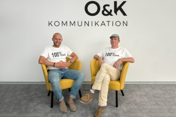 Die beiden stolzen Geschäftsführer der O&K Kommunikation GmbH. Armin Kuen (links) und Thomas Oberhuber (rechts).