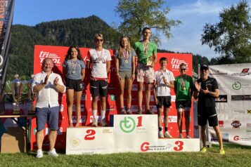 Die Gewinner im Sprint Triathlon: Kilian Kaml & Weilguni Anja (1. Platz), Martin Janousek & Rosa Schmidt-Moll (2. Platz), Simon Freisinger & Lena Moral (3. Platz)