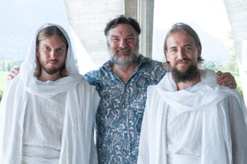 Ein starkes Team: Regisseur Martin Leutgeb mit den beiden Jesusdarstellern Christoph Esterl und Stefan Pfisterer.