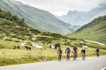 Beim ARLBERG Giro radeln Profis und Hobbyradler:innen Seite an Seite.