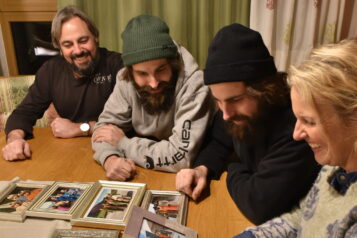 Erinnerungen an unvergessliche Passionsjahre werden beim Anblick der Familienfotos geweckt.