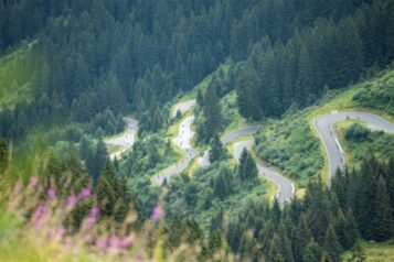 Der Anstieg zur Bieler Höhe fordert den Teilnehmer:innen des ARLBERG Giro alles ab.